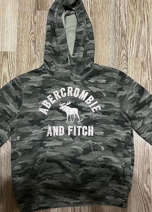 Детский худи от abercrombie & fitch выполнен в камуфляжном принте 9-10 лет