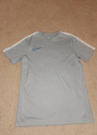 Футболка спортивна nike. розмір 147-158 см