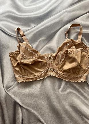 Бомбезний кружевний бюстгальтер від triumph lace sensation w