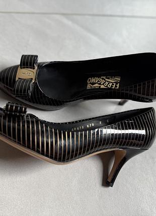 Жіночі туфлі  salvatore ferragamo 38 р оригінал ідеальний стан