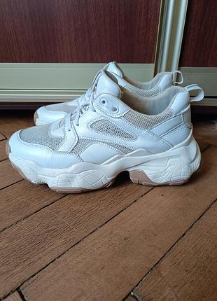 Продам кожаные кроссовки 40