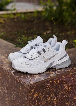 Жіночі кросівки nike v2k run  • white / gray