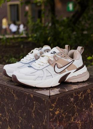 Женские кроссовки nike v2k run • white / beige / brown