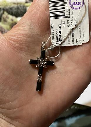 Срібний хрестик з чорним камінням цирконій