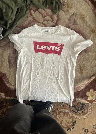 Продам футболку levis