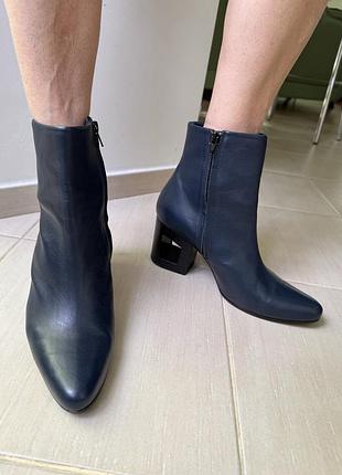Продам шкіряні черевики vic matie