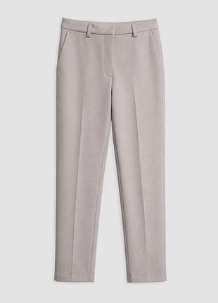 Брюки женские классические regular fit, штаны деловые зауженные бежевого цвета m&amp;s