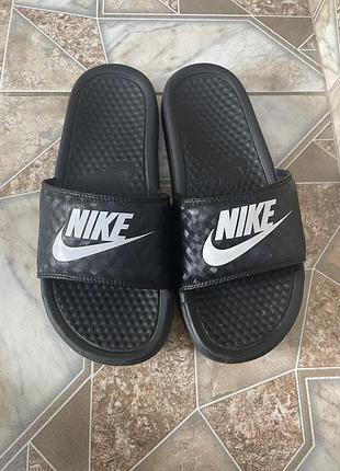Тапки nike в дуже хорошому стані