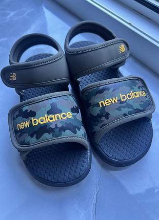 Босоніжки new balance