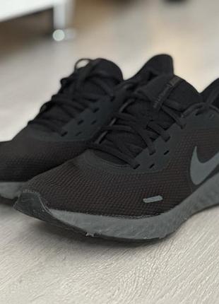 Кросівки nike revolution 5