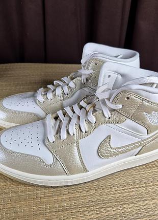 Оригінал 100%чоловічі кросівки nike air jordan 1 mid se metallic team gold(розміри:42,5-27,5см 43-28см 44-28,5см і 44,5-29см).