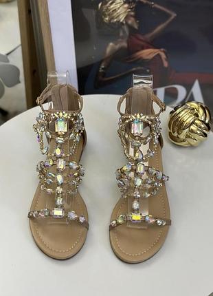 Босоніжки з прикрасами з каменів і страз shoedazzle