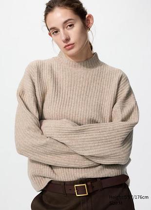 Жіночий светр uniqlo lsoufflé yarn mock neck jumper.  оригінал. новий. с, м
