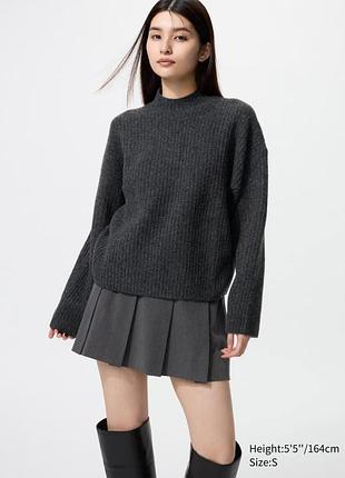 Жіночий светр uniqlo lsoufflé yarn mock neck jumper.  оригінал. новий. с, м