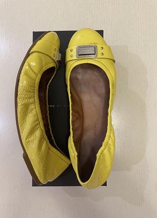 Туфлі балетки marc by marc jacobs 39 розмір жовта лакова шкіра шкіряна устілка