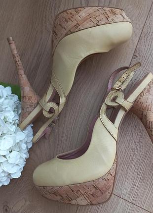 Kurt geiger желтые босоножки на пробковой платформе 39 размер стелька-25