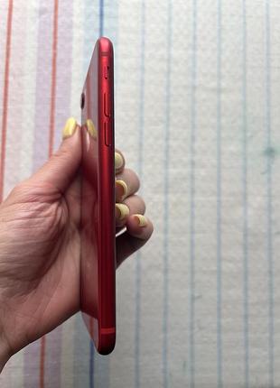 Iphone 8 червоного кольору 2