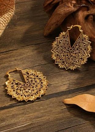 Сережки жіночі круглі з візерунком fashion jewelry бронзові