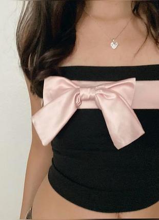 Черный топ бандо с розовым бантиком🎀
coquette
