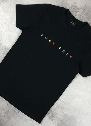 Футболка mister tee з різнокольоровим вишитим написом fuck this