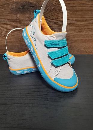 Детские текстильные кеды clarks foxing lo race k в цветном решении light grey combi.