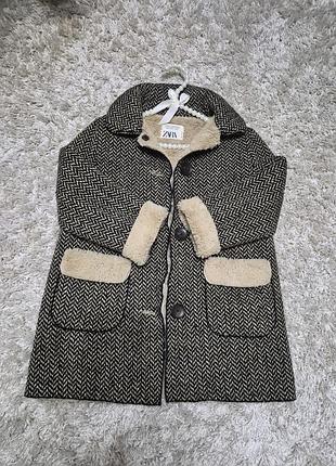 Пальто zara 122, 7, на 5-6 лет, состояние нового, пальто на меху, шерсть в составе.