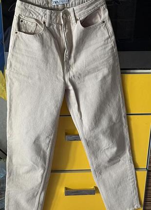 Стильні бежеві джинси zara (мод. mom fit / casual)