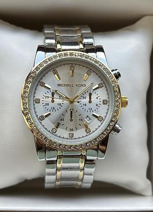 Женские часы на браслете michael kors комбинированного цвета со светлым циферблатом