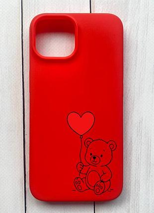 Матовый чехол на iphone 15 красный медвежонок с сердечком (принт 431)