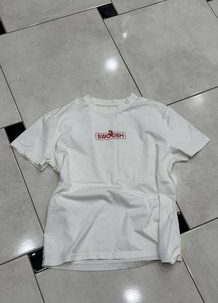 Чоловіча футболка nike swoosh біла