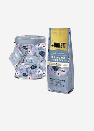 Подарочный набор bialetti x bridgerton: кофе 250 г + металлическая банка