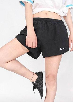Жіночі чорні спортивні шорти від nike розмір s оригінал