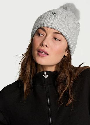 В'язана шапка victorias secret з помпоном