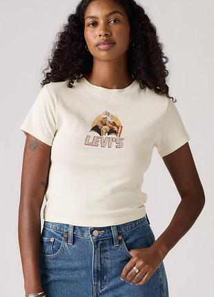 Женская футболка levi's со стразами