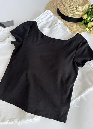 Uniqlo чорна футболка-топ у рубчик із вбудованим бра