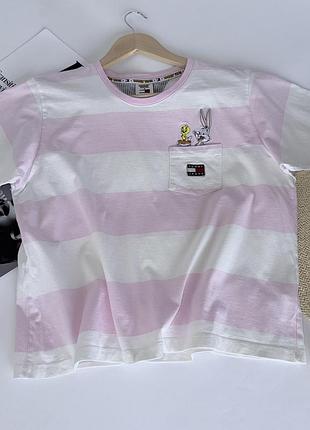 Футболка  tommy jeans & looney tunes