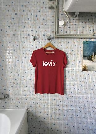 Футболка levis.
