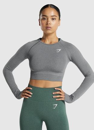Серый спортивный кроп-топ gymshark с вырезом для пальца