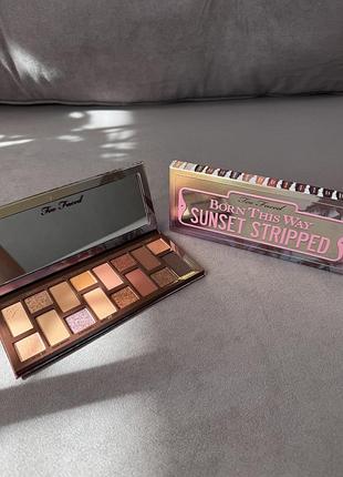 Палетка теней в теплых нюдовых оттенках too faced born this way sunset stripped eyeshadow palette