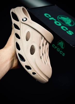 Crocs чоловічі сланці | літні шльопанці | легкі та зручні мужские бежевые тапочки на пляж