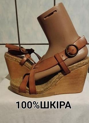 Шкіряні жіночі босоніжки на танкетці