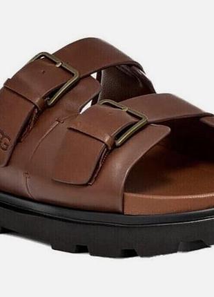 Ці чоловічі коричневі шкіряні сандалі — модель ugg capitola buckle slide.розмір: 44.матеріал: шкіра