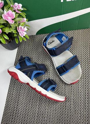 Оригінальні брсоніжки сандалі на липучках шкіряні clarks