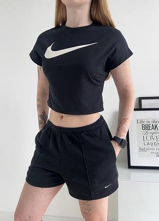Укорочена футболка nike swoosh