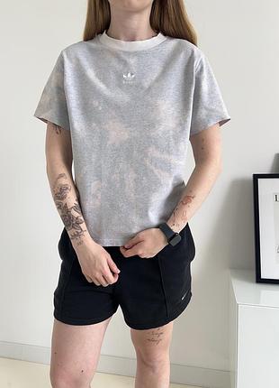 Футболка центрлого adidas originals