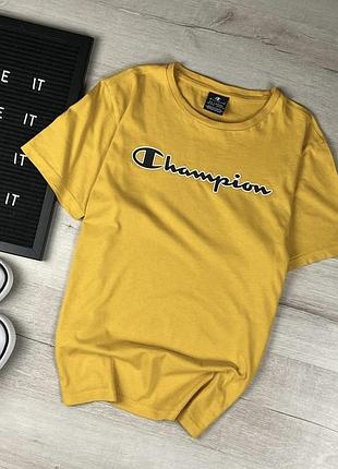 Яскрава футболка champion