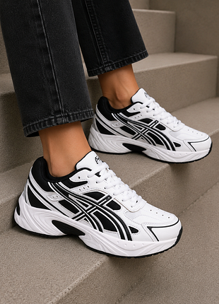Кроссовки в стиле asics