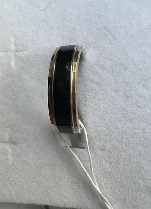 Срібна каблучка 925 проби з еммалю черного кольору, та золотом 375 проби.