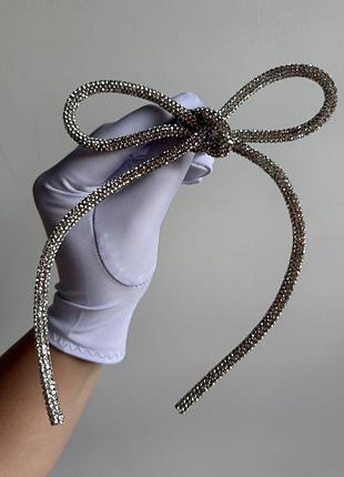 Брошка-бант зі стразами срібляста «crystal bow»