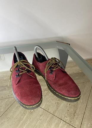 Замшеві бордові туфлі dr. martens